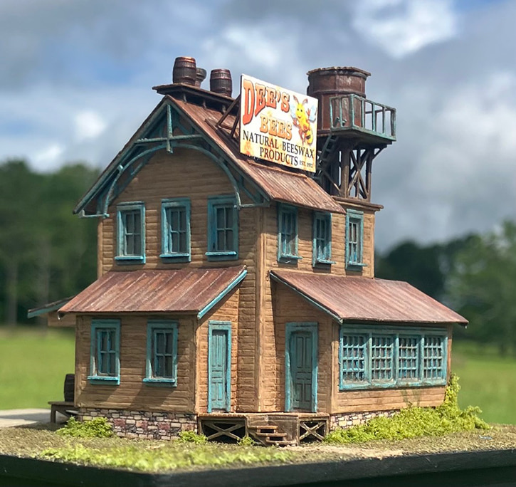 REVIEW: Showcase Miniatures Dee’s Bees kit  by Raul Perez